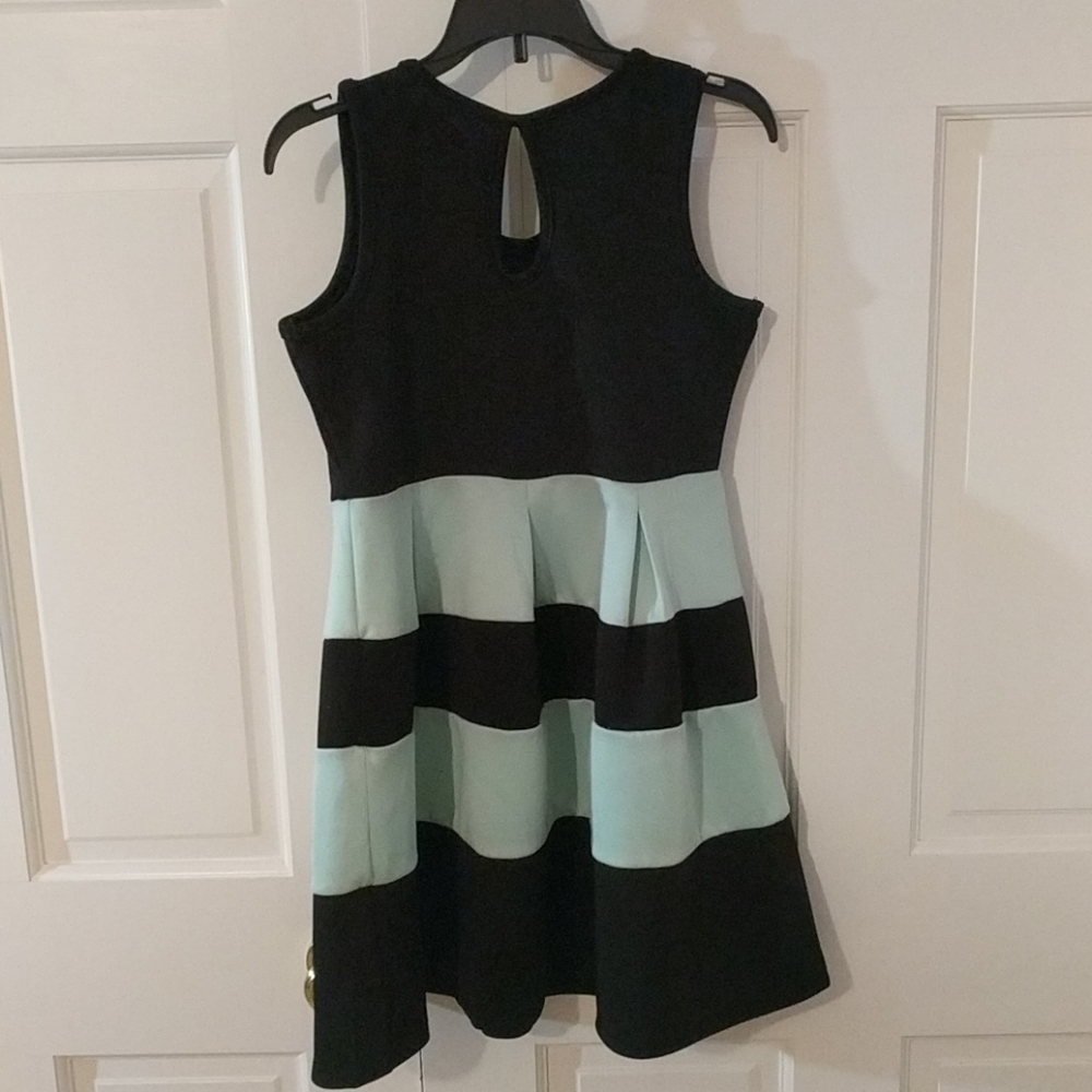 Girls Size 12 Dress with Necklace - Picture 2 of 4